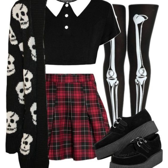 Hot Topic Tops - Black Velvet Wednesday Addams Crop Top Plus Size